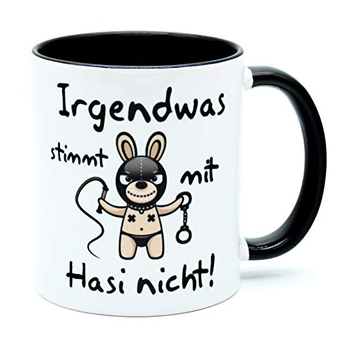 Irgendwas stimmt mit Hasi nicht SM Kaffee Tasse Becher Hase Osterdeko Zubehör Artikel SadoMaso Geschenk Lustig Ostern Idee Witzig Spruch Ostergeschenk Handwerker Büro Arbeit Paare Keramik 330 ml