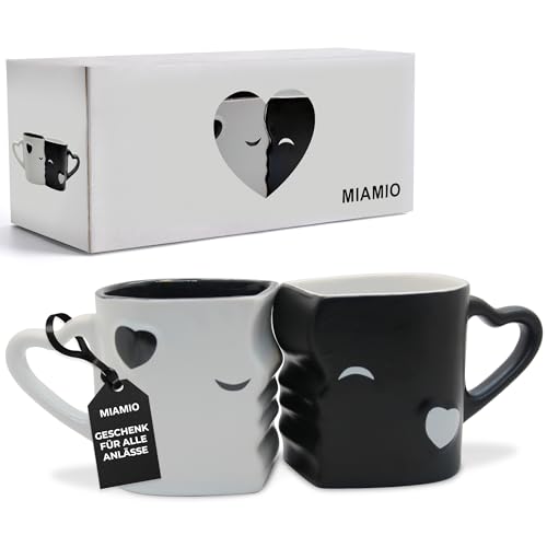 MIAMIO - Kaffeetassen/Küssende Tassen Set Geschenke für Frauen/Männer/Freund/Freundin zur Hochzeit/Weihnachten aus Keramik (Schwarz)