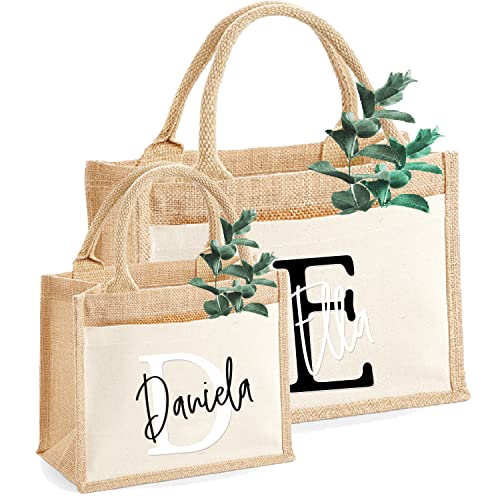 AMBERGER DESIGN by A&M Osterhage amd Jutetasche personalisiert mit Initial und Name | Geschenk-Tasche in Größe S oder M | Nachhaltiger Jutebeutel